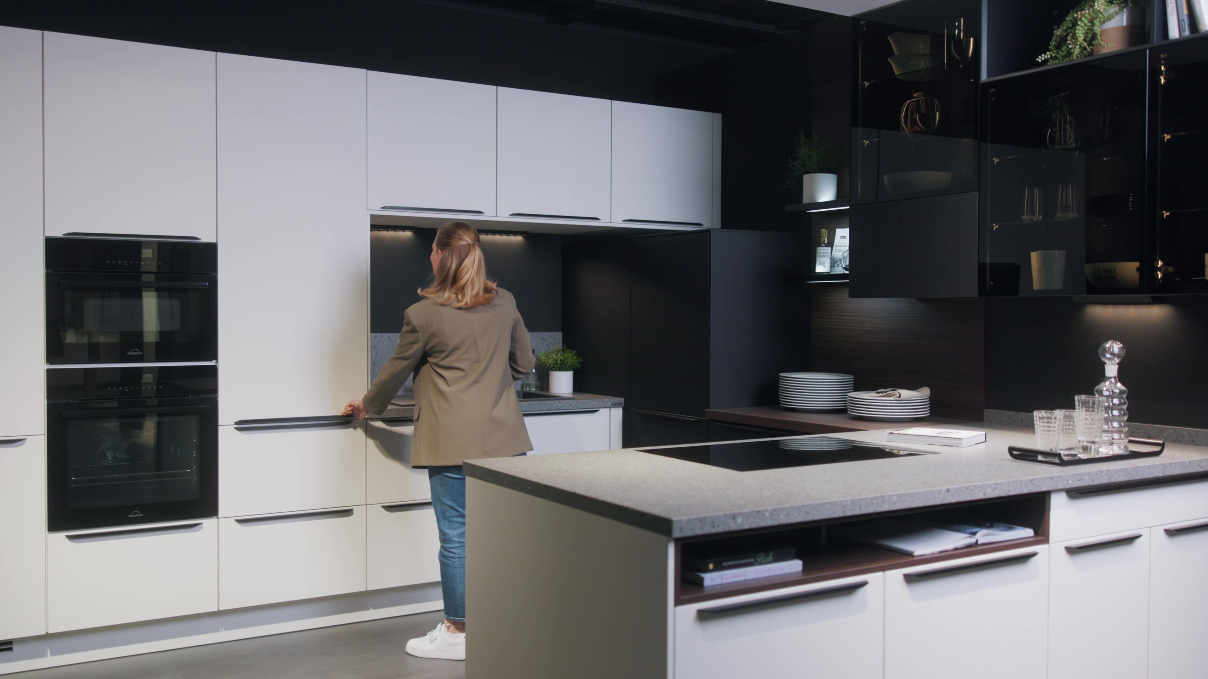 03_20_Hausmesse_2024_Softline_Weiss.mp4
